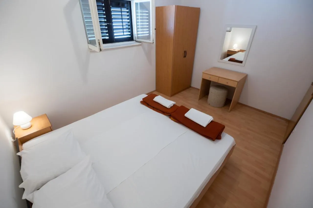 Four Olives Appartement Turanj 0*,  Kroatië
